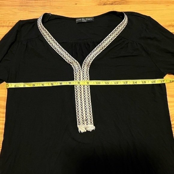 Kim & Cami Black Tee (Sz M) - Picture 4 of 10